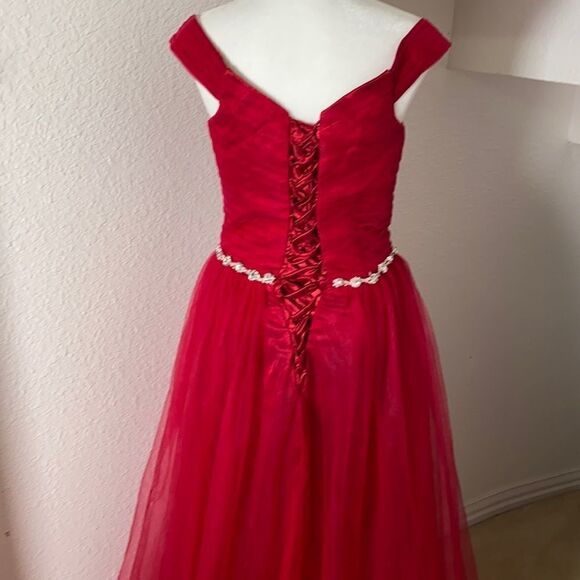 Red Prom / Evening Dress with Silver waist detail. - Picture 5 of 10